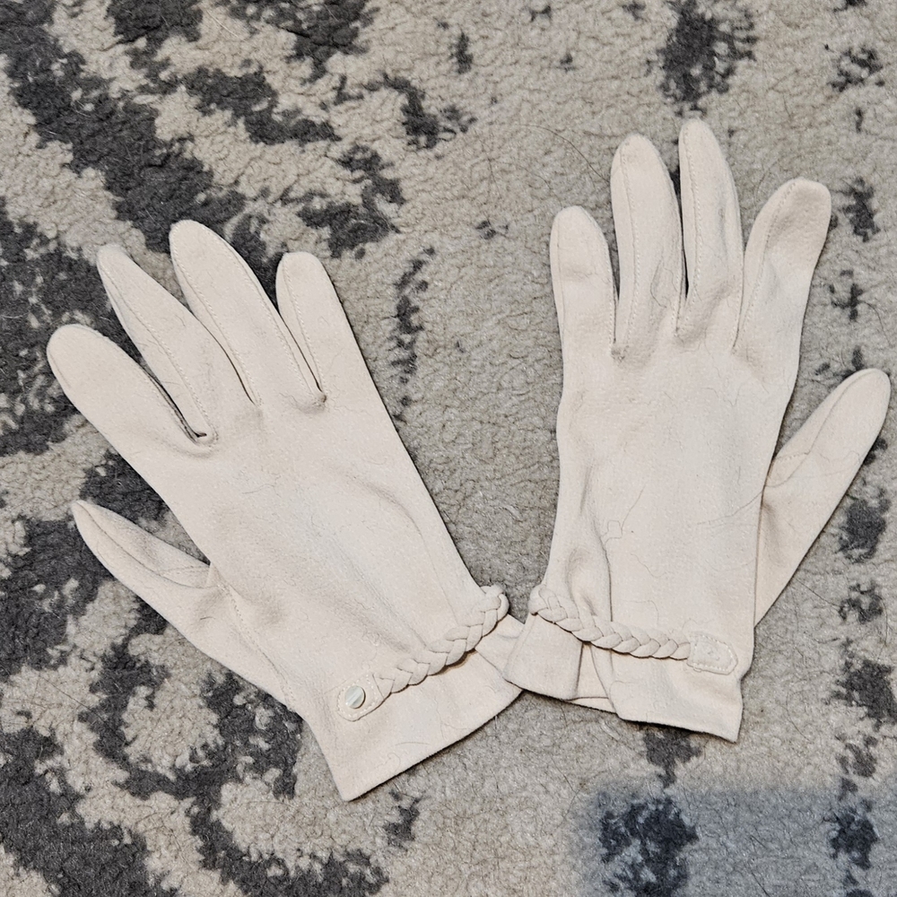 Vintage 1950s 1960s Hansen Beige Gloves Nylon  Size 6 1/2